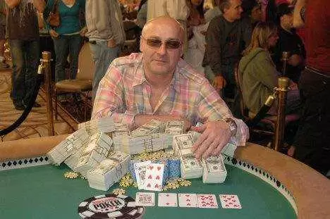 فرزاد بنیادی پوکر باز ایرانی